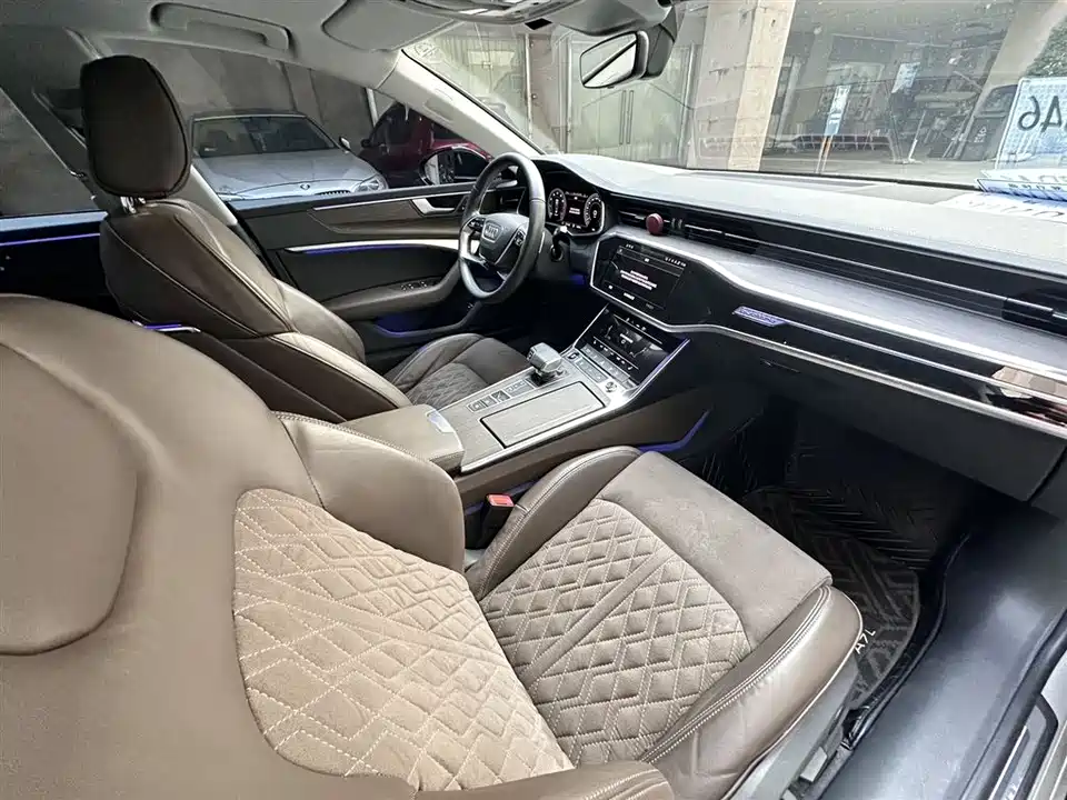 Audi A7L