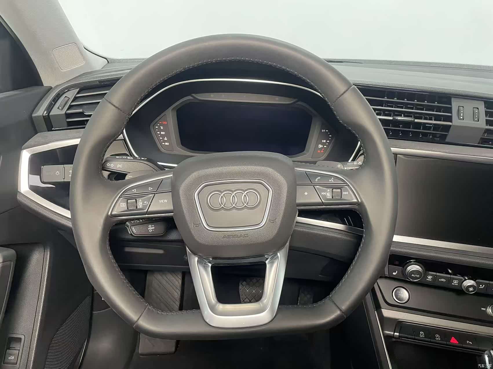 Audi Q3, 2023 14