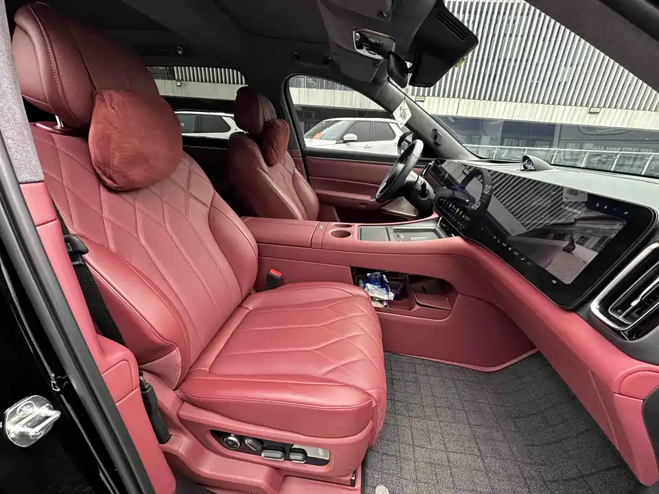 AITO Ask the world M8