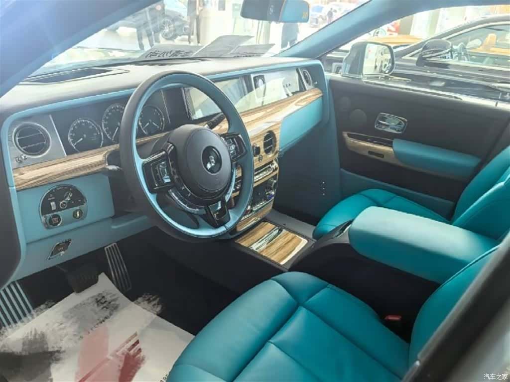 Rolls-Royce Phantom, 2024 4
