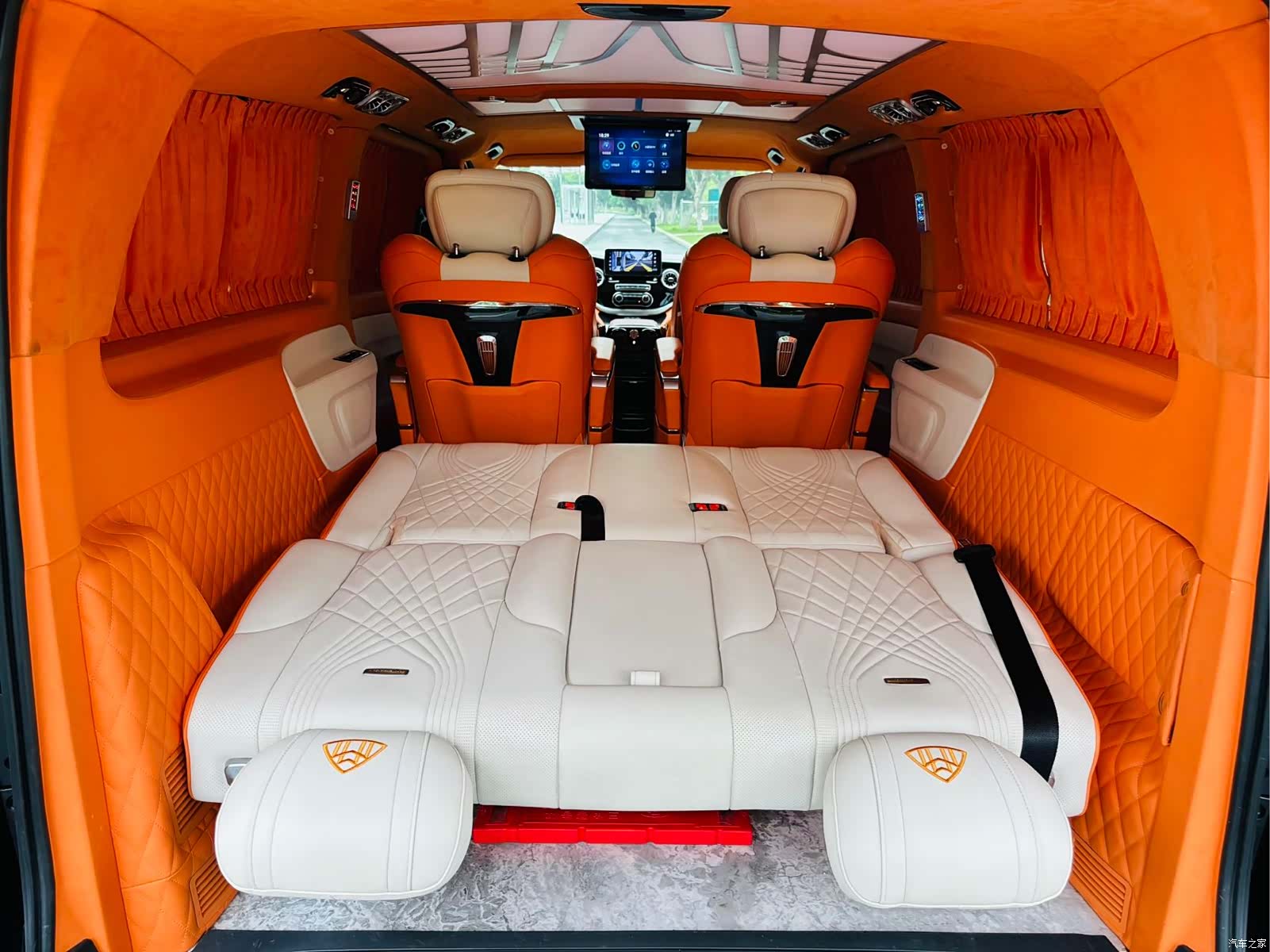 Mercedes-Benz 7, 2022 17
