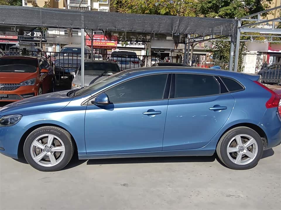 Volvo V40