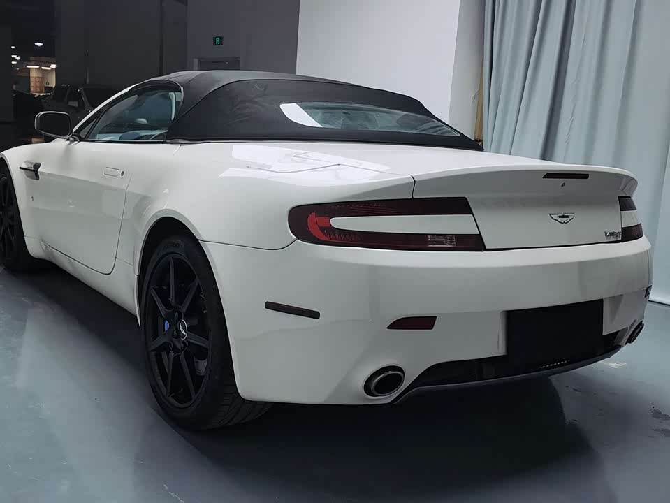Aston Martin V8 Vantage
