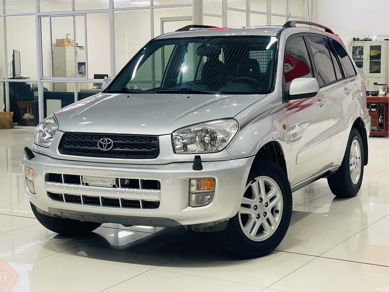 Toyota RAV4, 2004 1