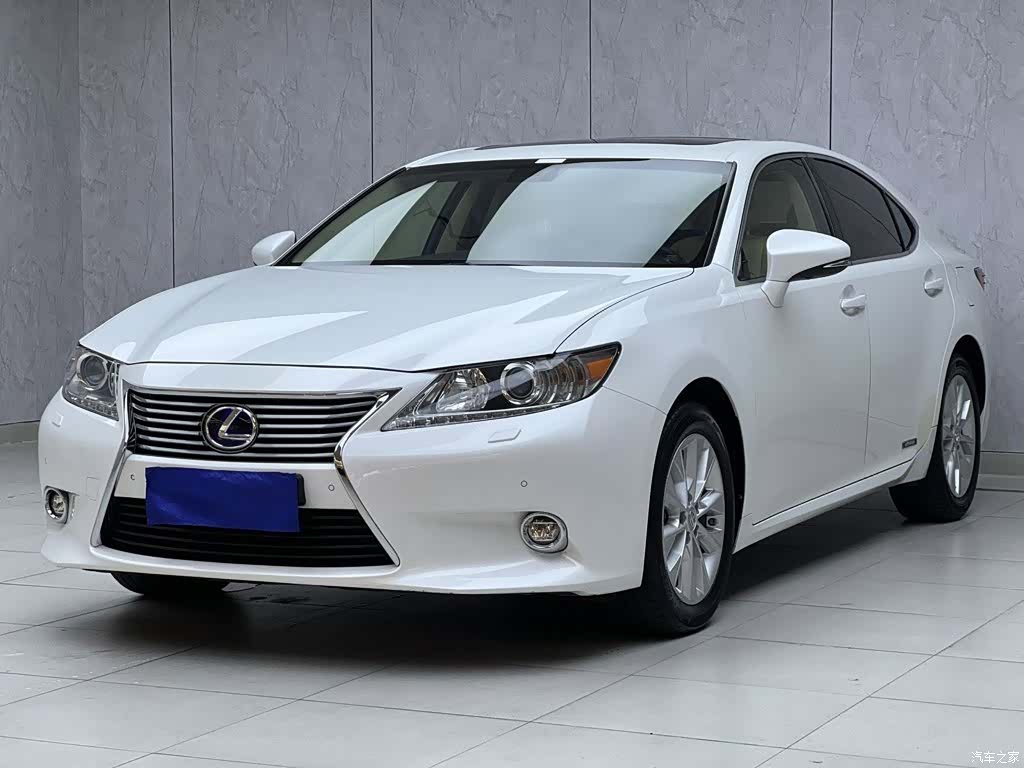 Lexus ES, 2014 1