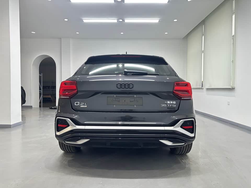 Audi Q2L