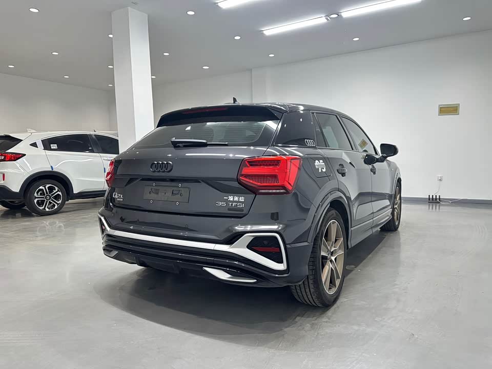 Audi Q2L