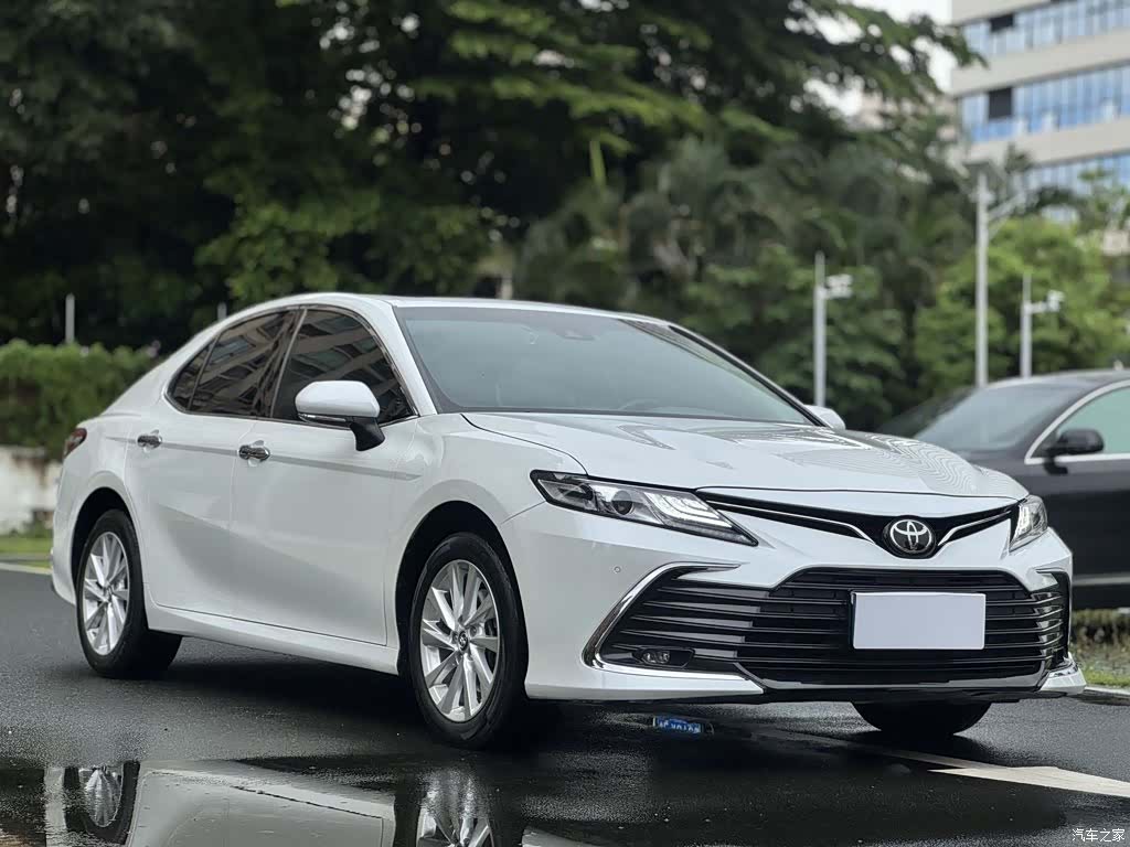 Toyota Camry, 2021 3