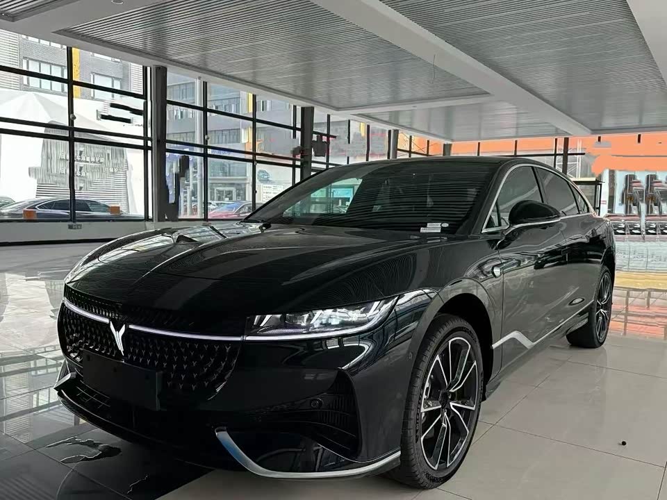 VOYAH Lantu chasing light