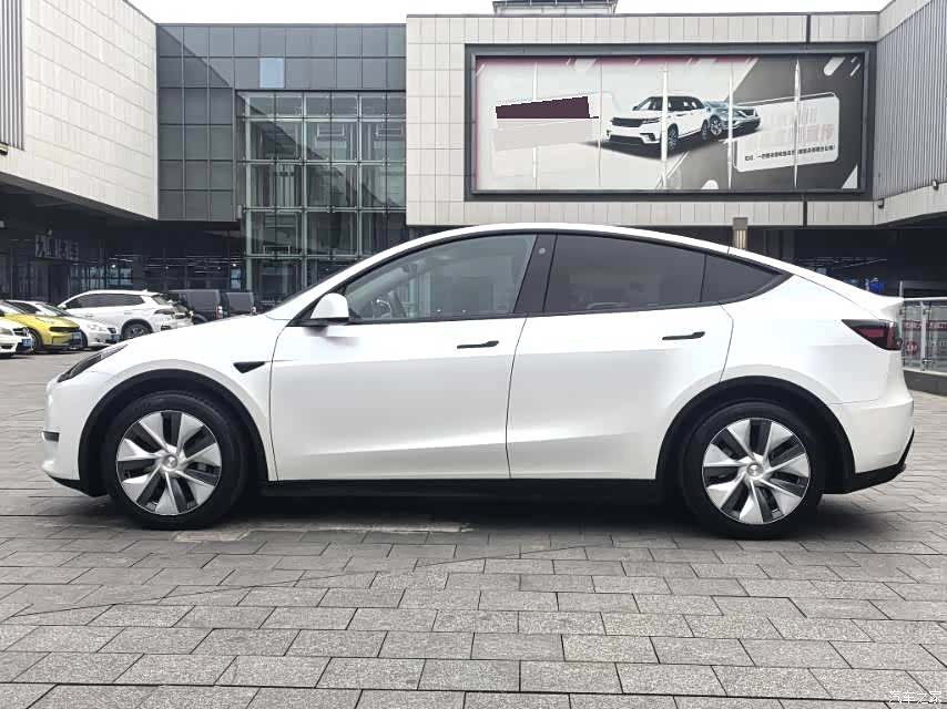 Tesla Model Y, 2023 8