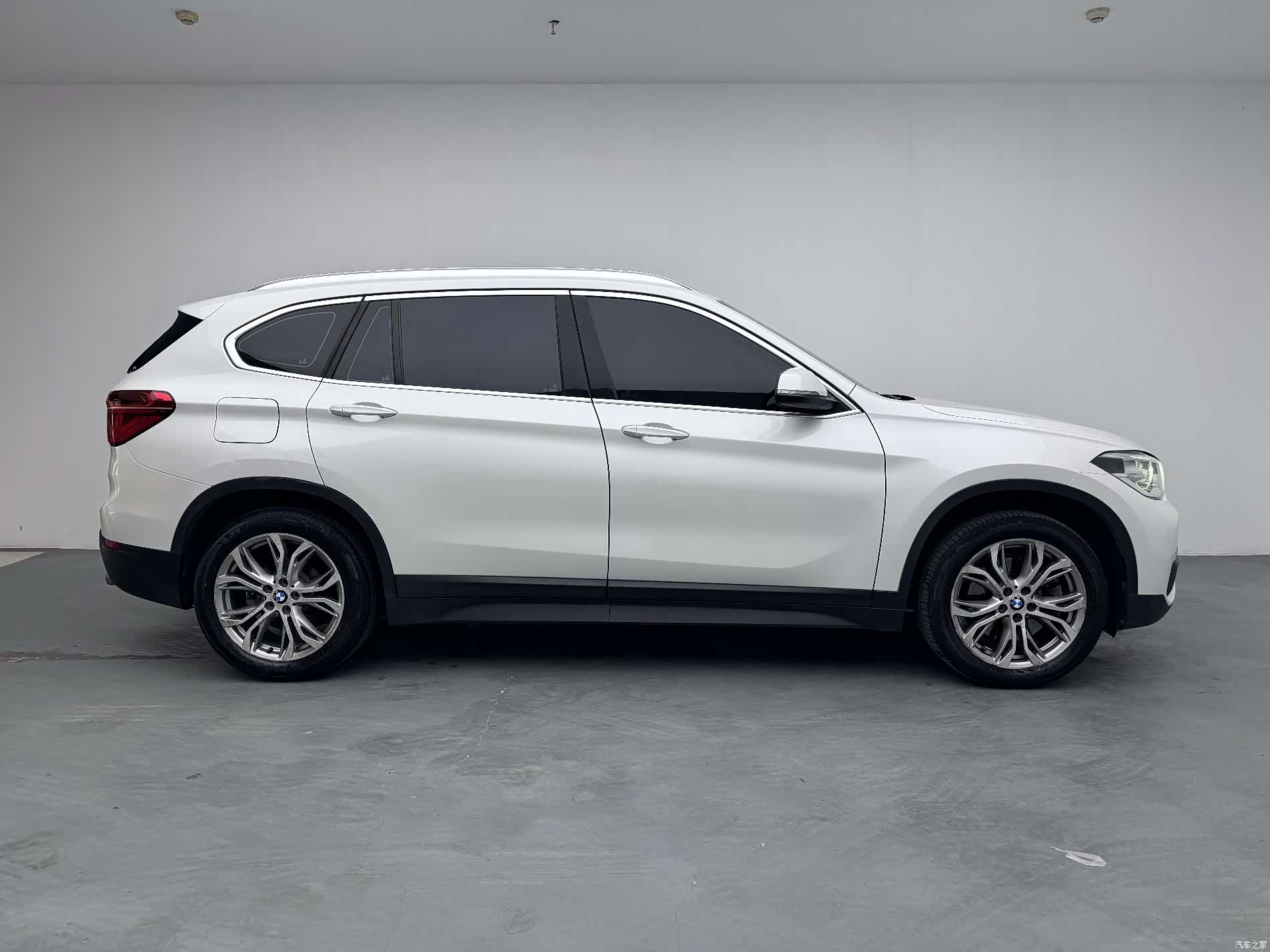 BMW X1, 2019 все фото