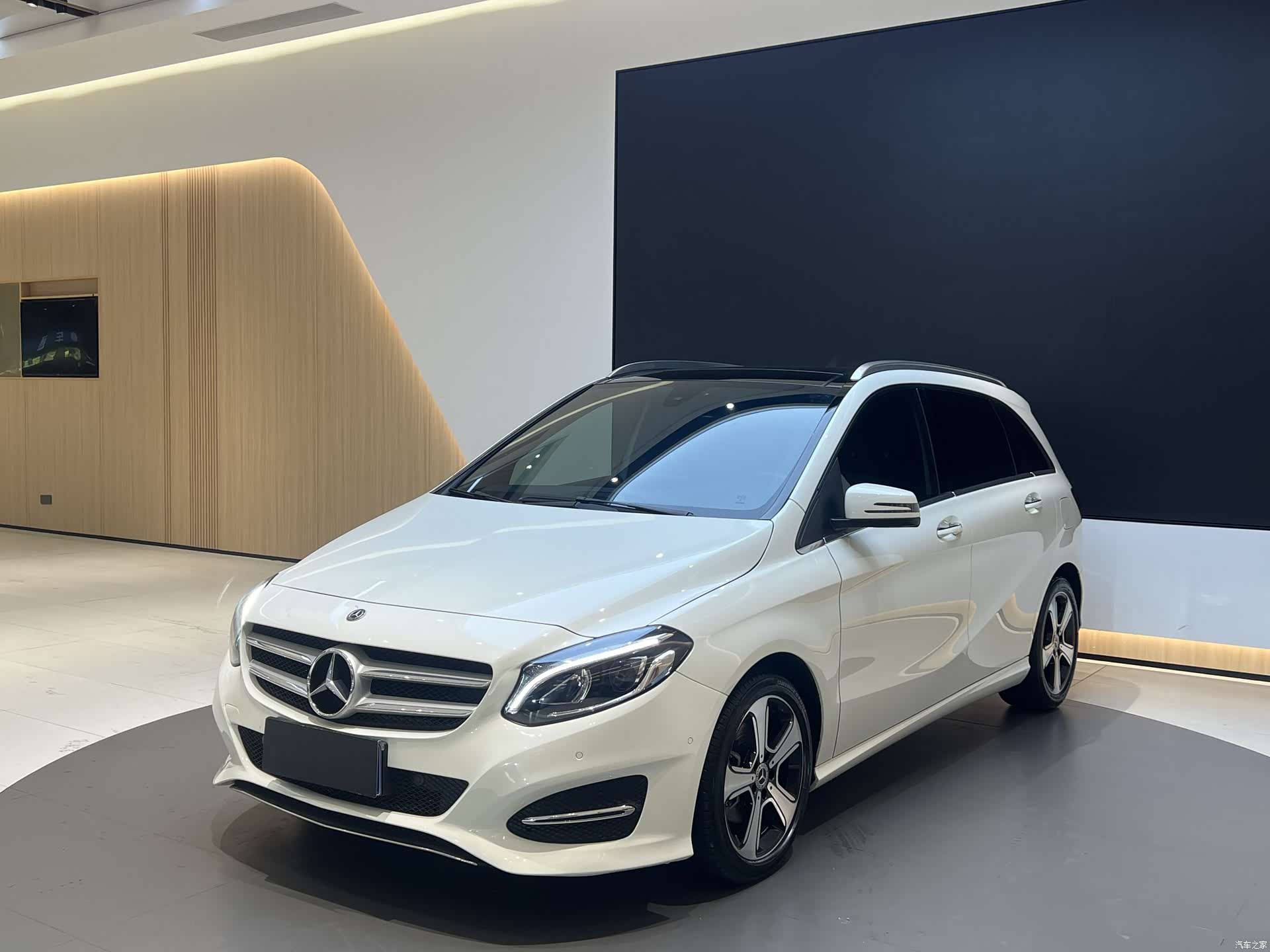 Mercedes-Benz B-Class, 2018 1