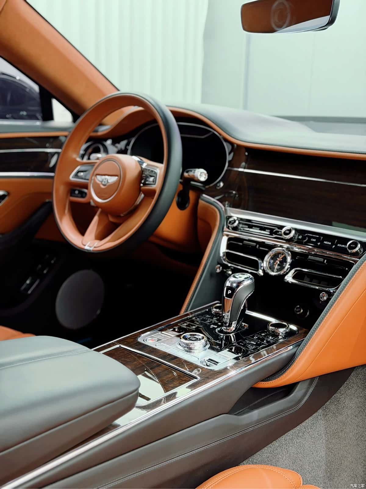 Bentley Flying Spur, 2024 20