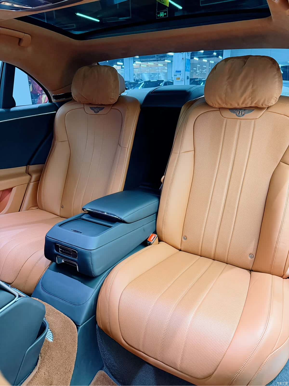 Bentley Flying Spur, 2024 14