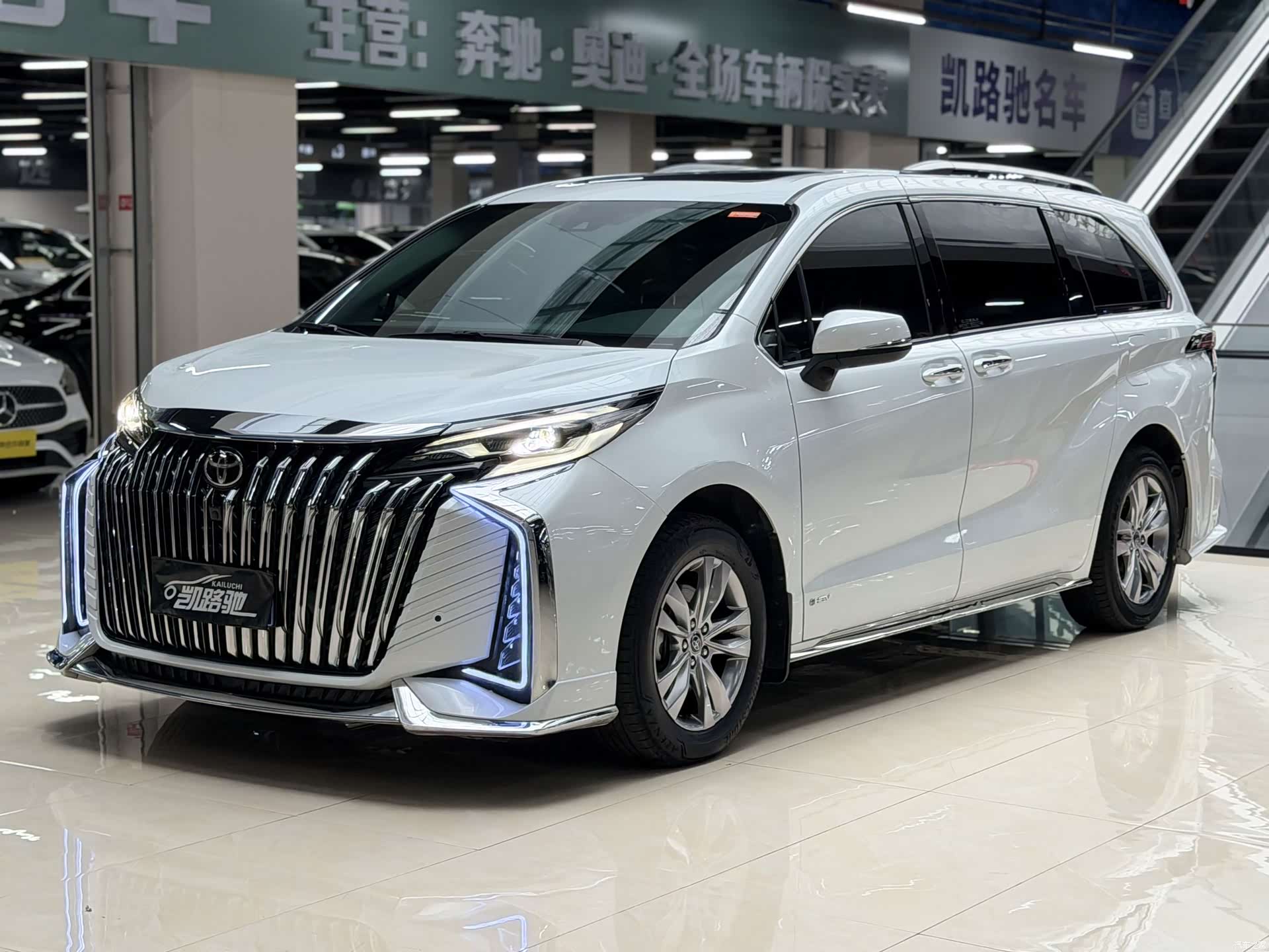 Toyota Sienna, 2024 1