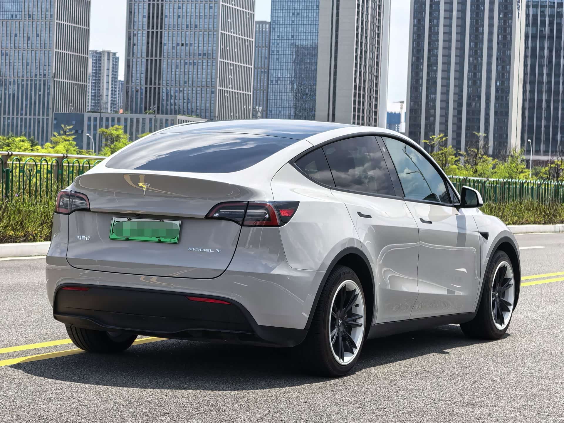 Tesla Model Y, 2021 4