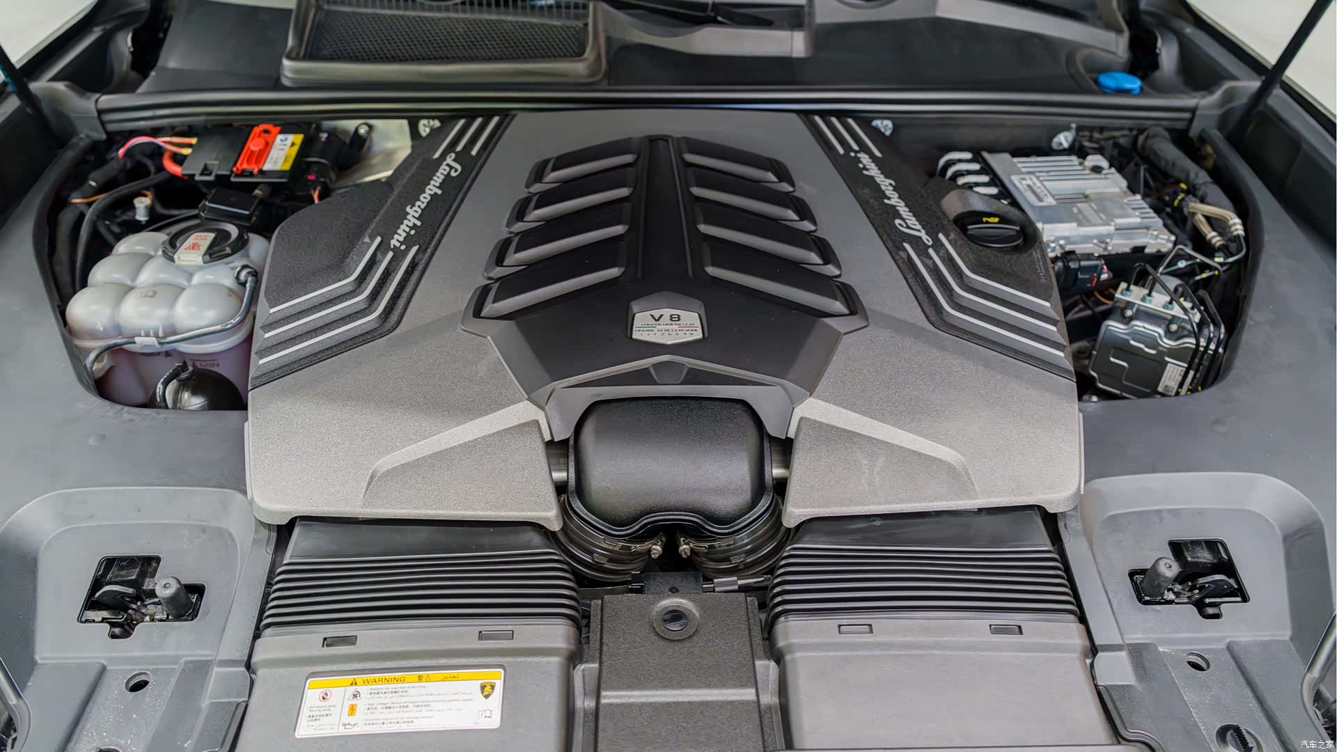 Lamborghini Urus, 2023 31