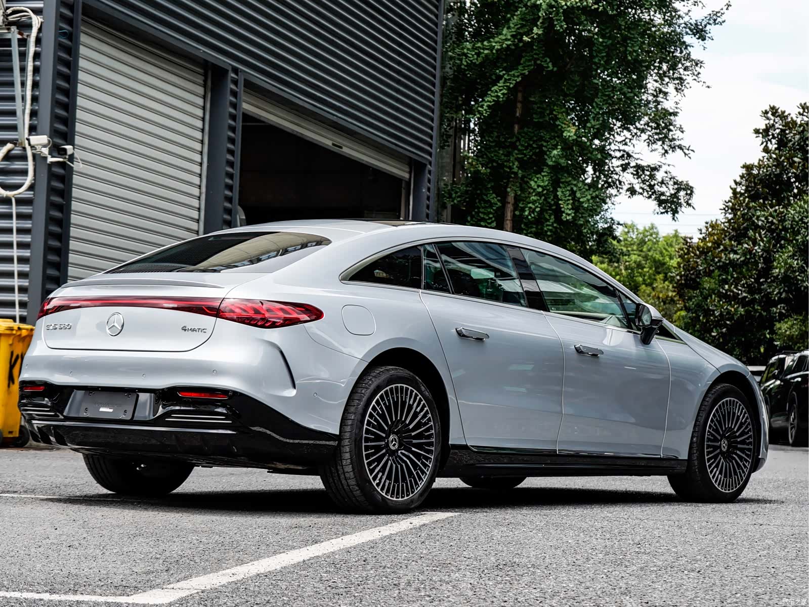 Mercedes-Benz EQS, 2024 4