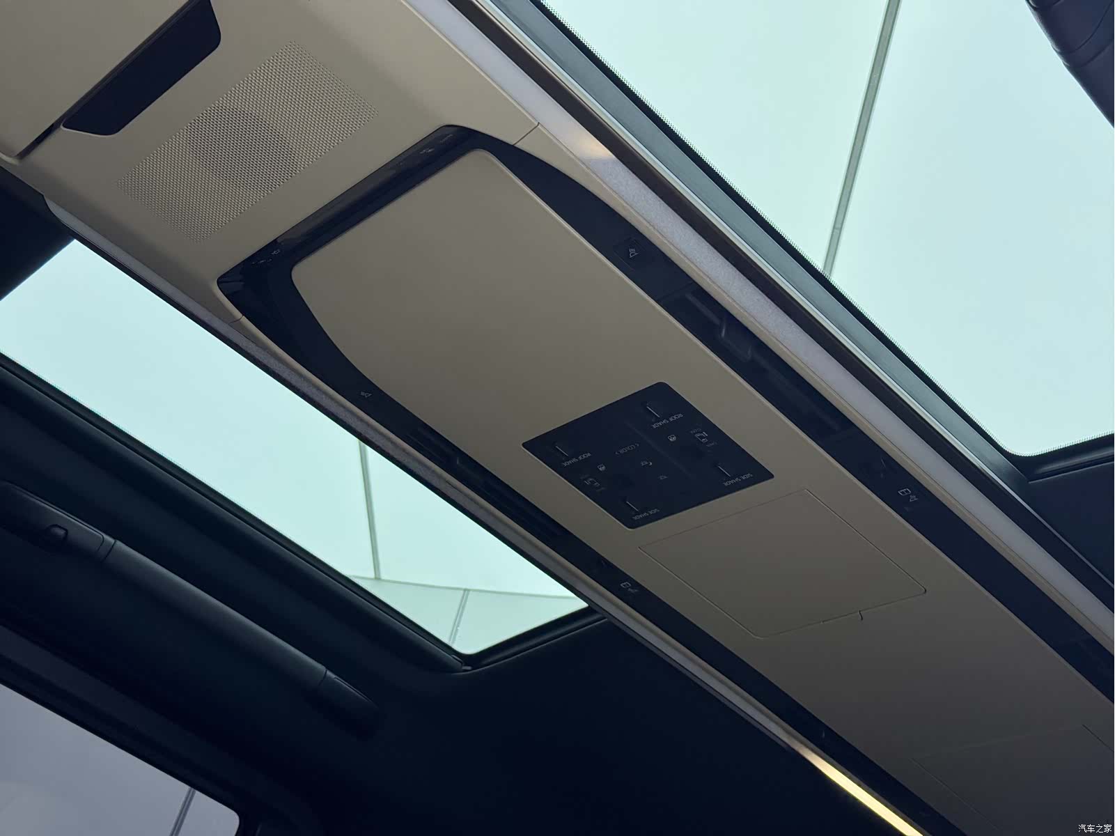 Toyota Alphard, 2023 18
