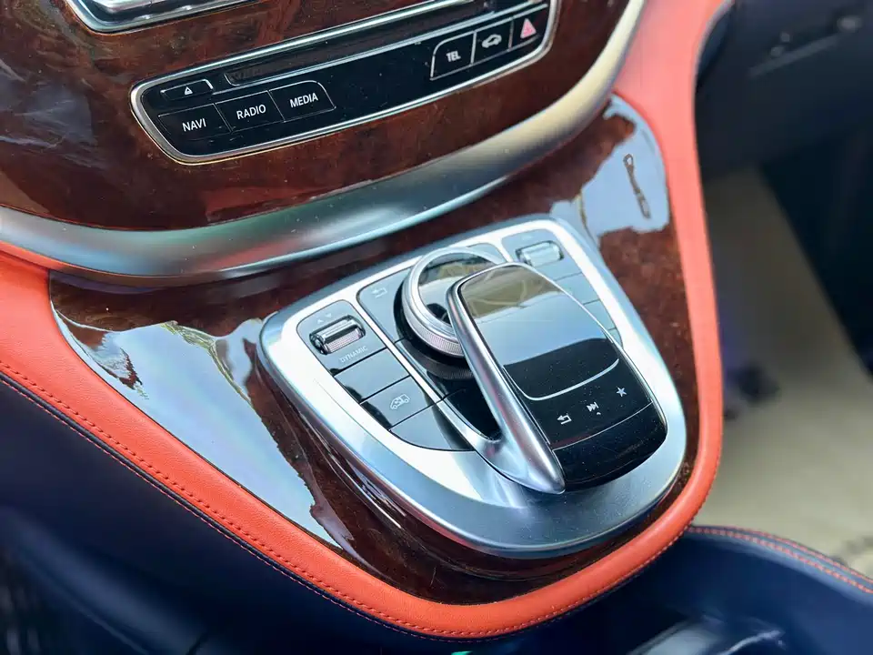 Mercedes-Benz V-class