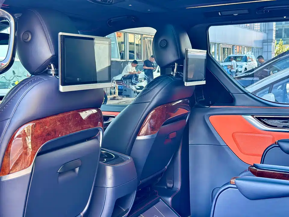 Mercedes-Benz V-class