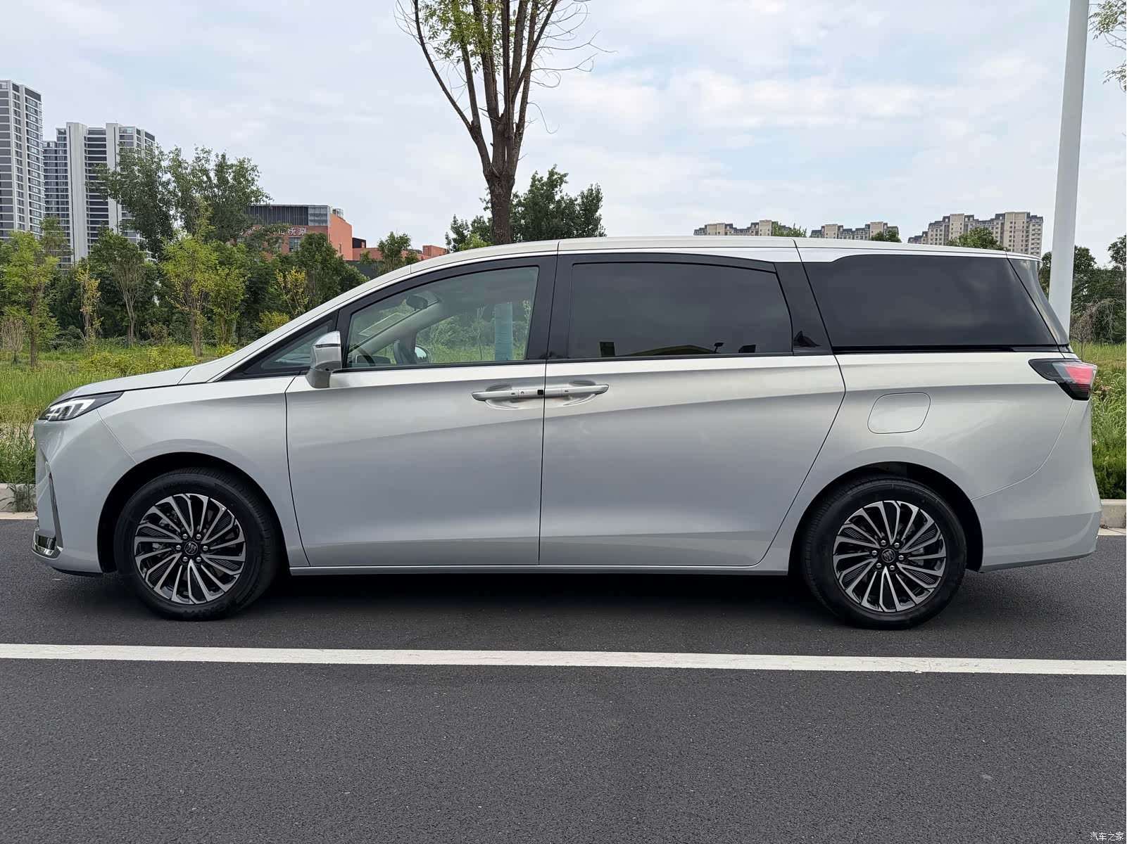 Buick GL8, 2025 все фото