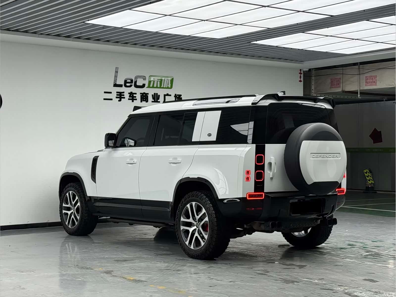 Land Rover Defender, 2025 6