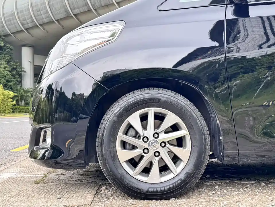 Toyota Elfa
