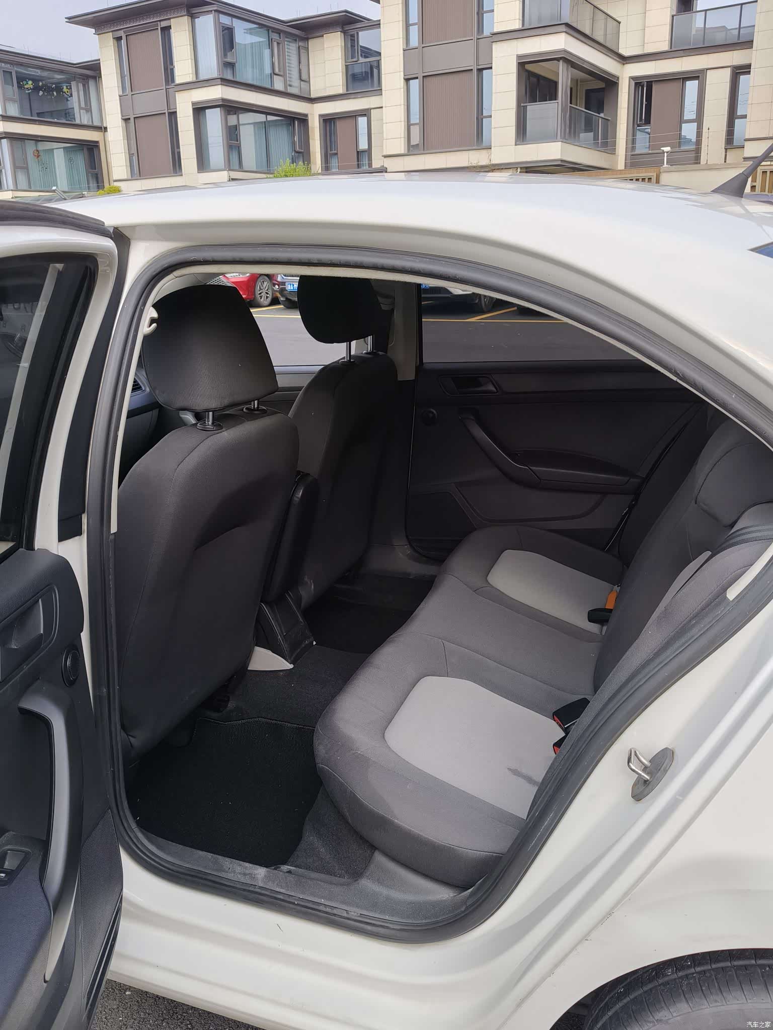 Skoda Rapid, 2015 7