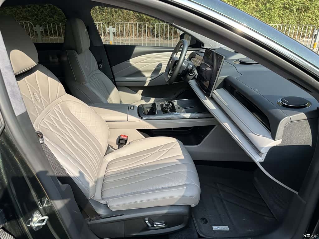 Geely 8, 2025 9