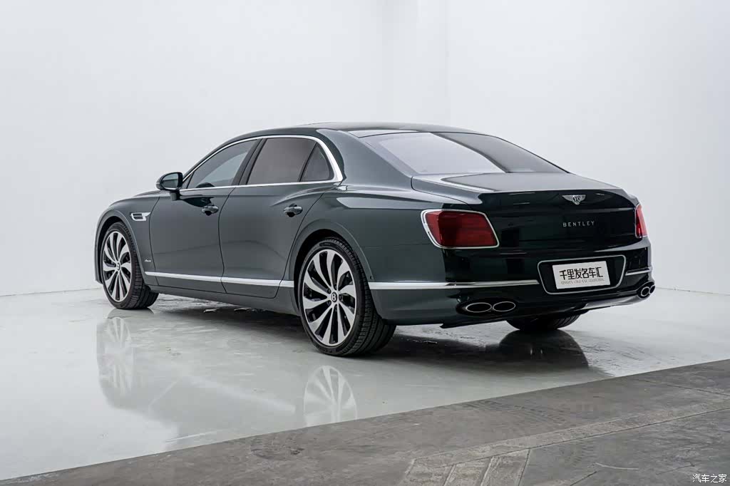 Bentley Flying Spur, 2023 4