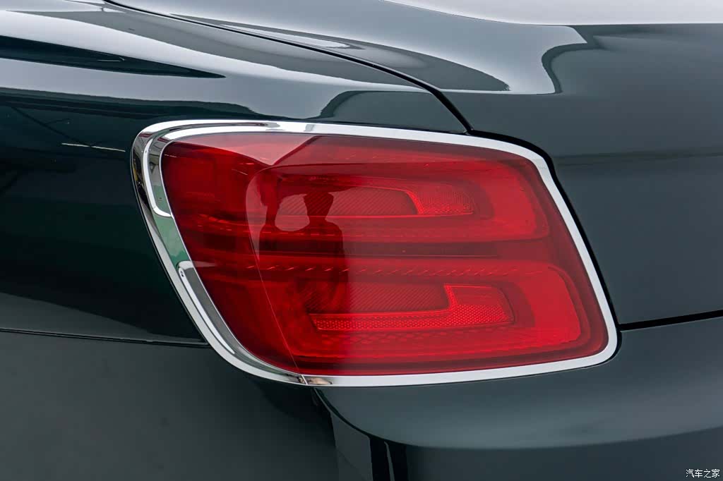 Bentley Flying Spur, 2023 13
