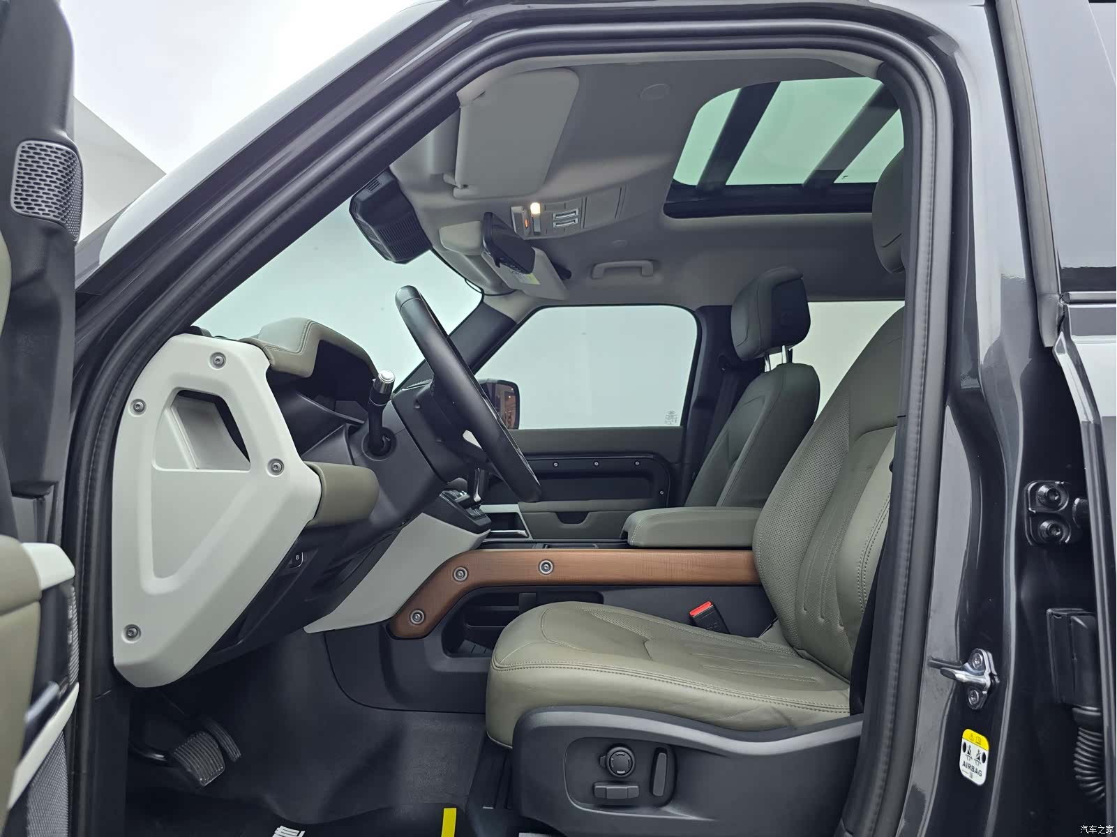Land Rover Defender, 2021 15