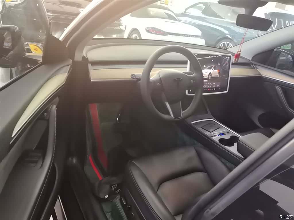 Tesla Model Y, 2023 16