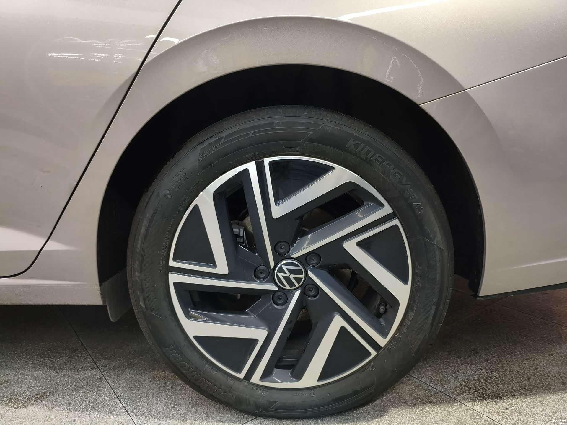 Volkswagen Sagitar, 2023 16