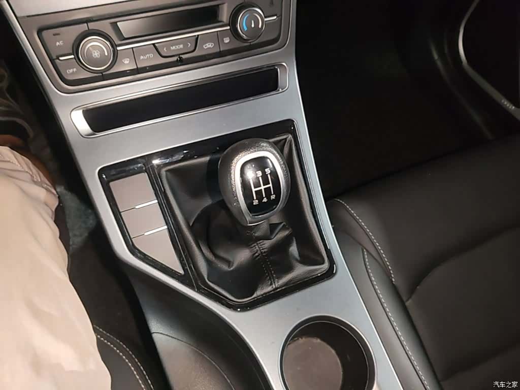 Geely Emgrand, 2020 14