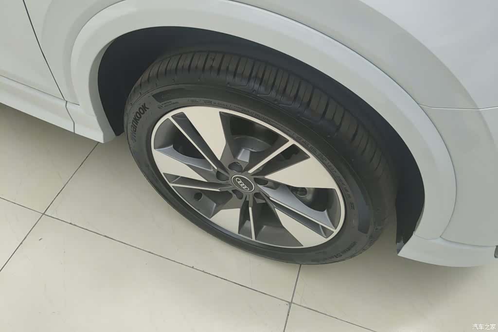 Audi Q2L, 2026 6