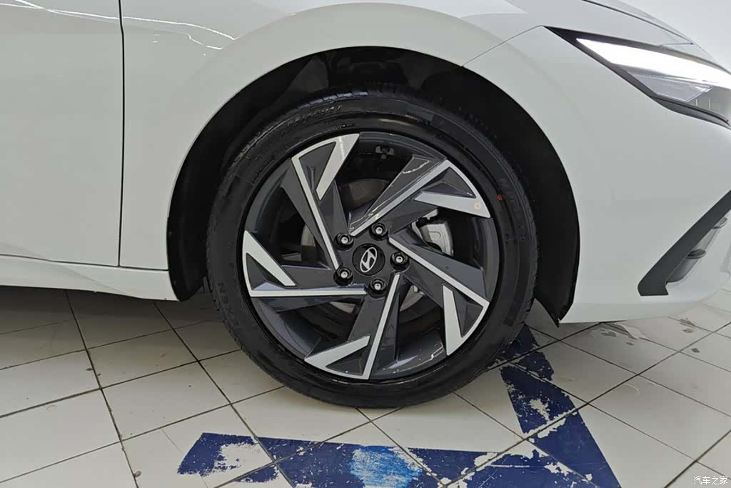 Hyundai Elantra, 2025 6