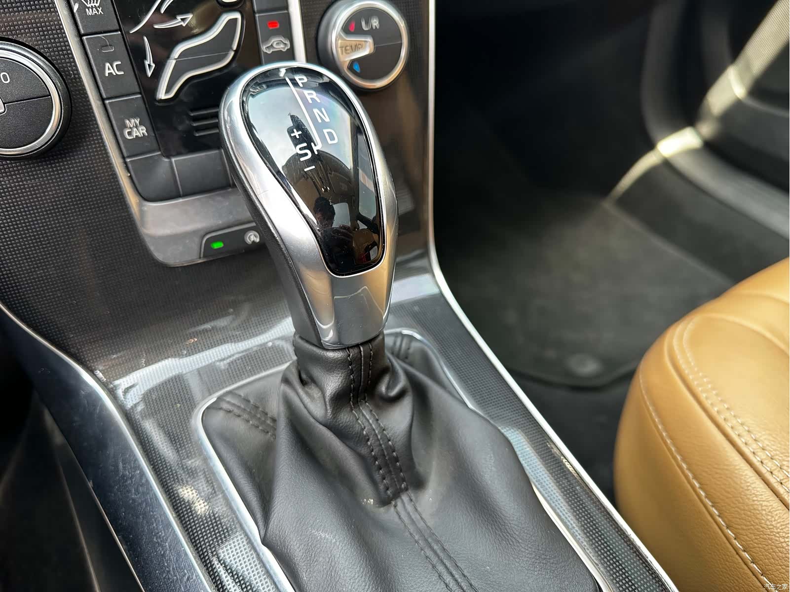 Volvo V40, 2019 8
