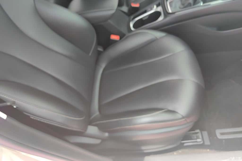 Roewe i5, 2020 8