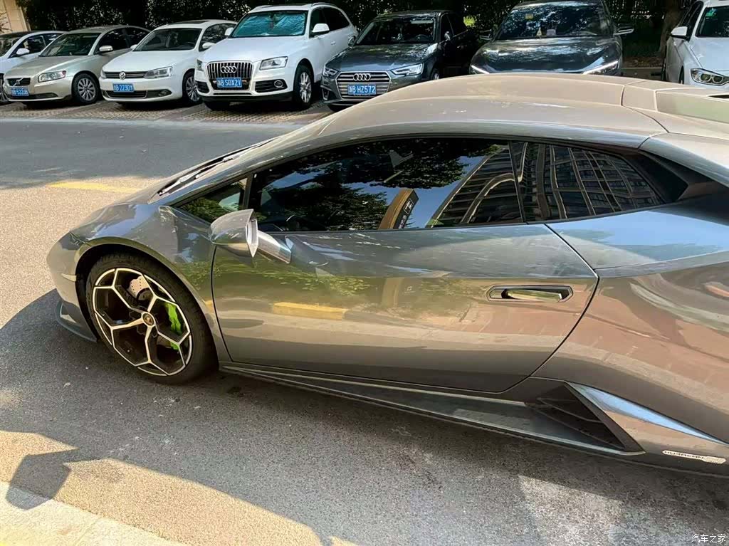Lamborghini Huracán, 2023 4