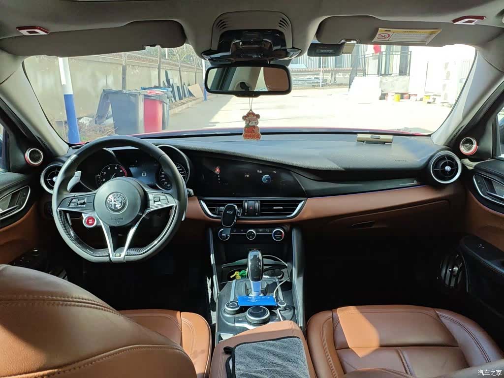 Alfa Romeo Giulia, 2018 12