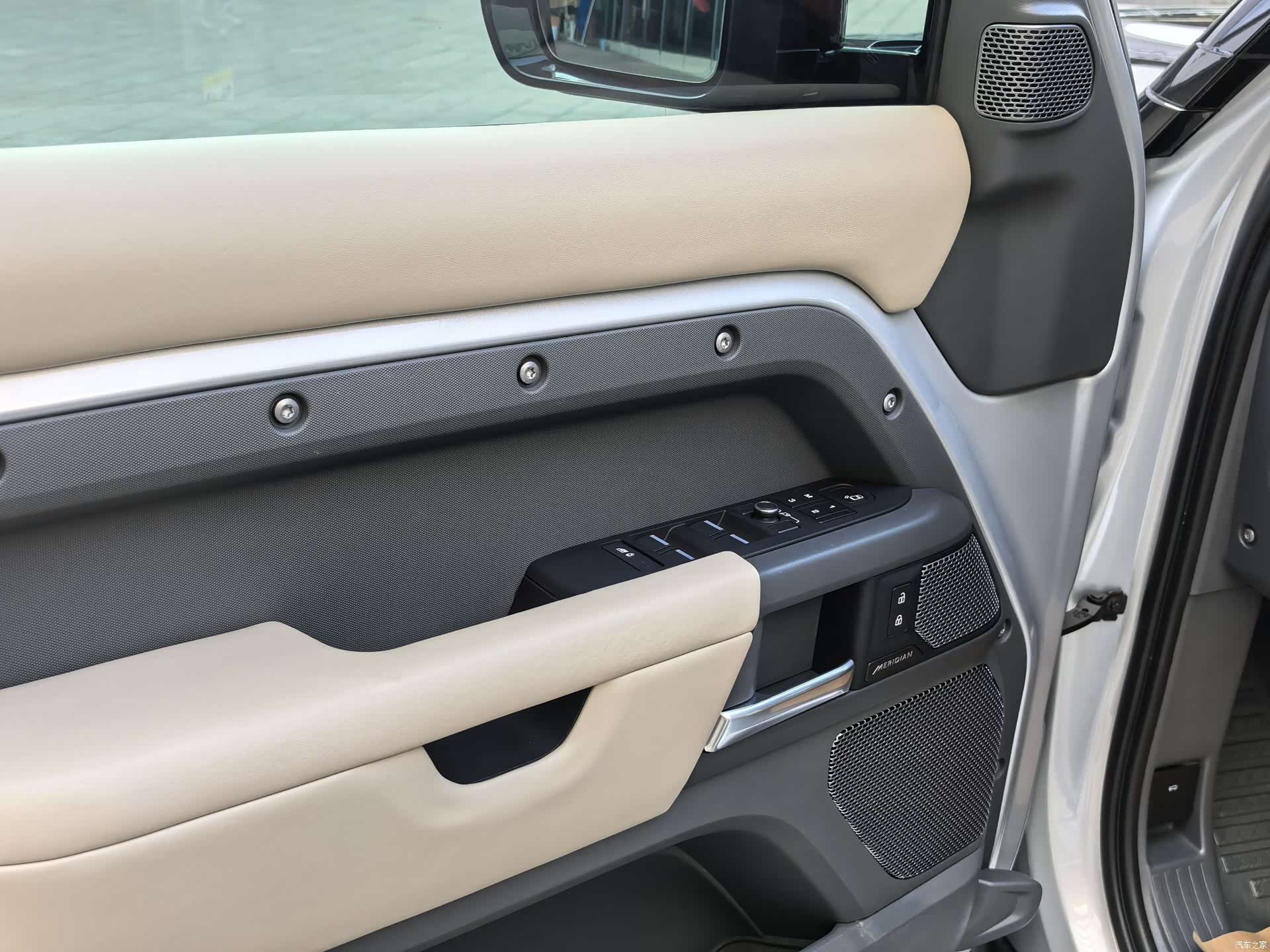 Land Rover Defender, 2021 4