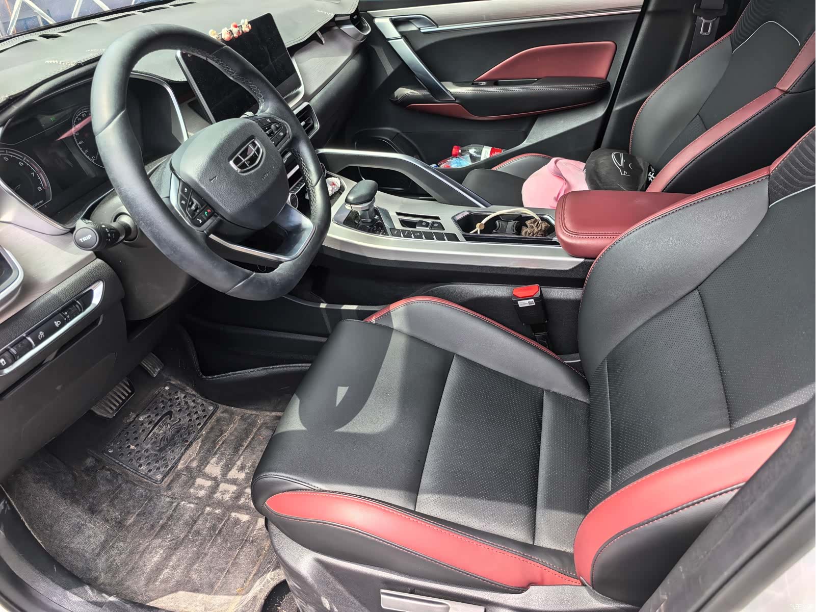 Geely Coolray, 2023 12
