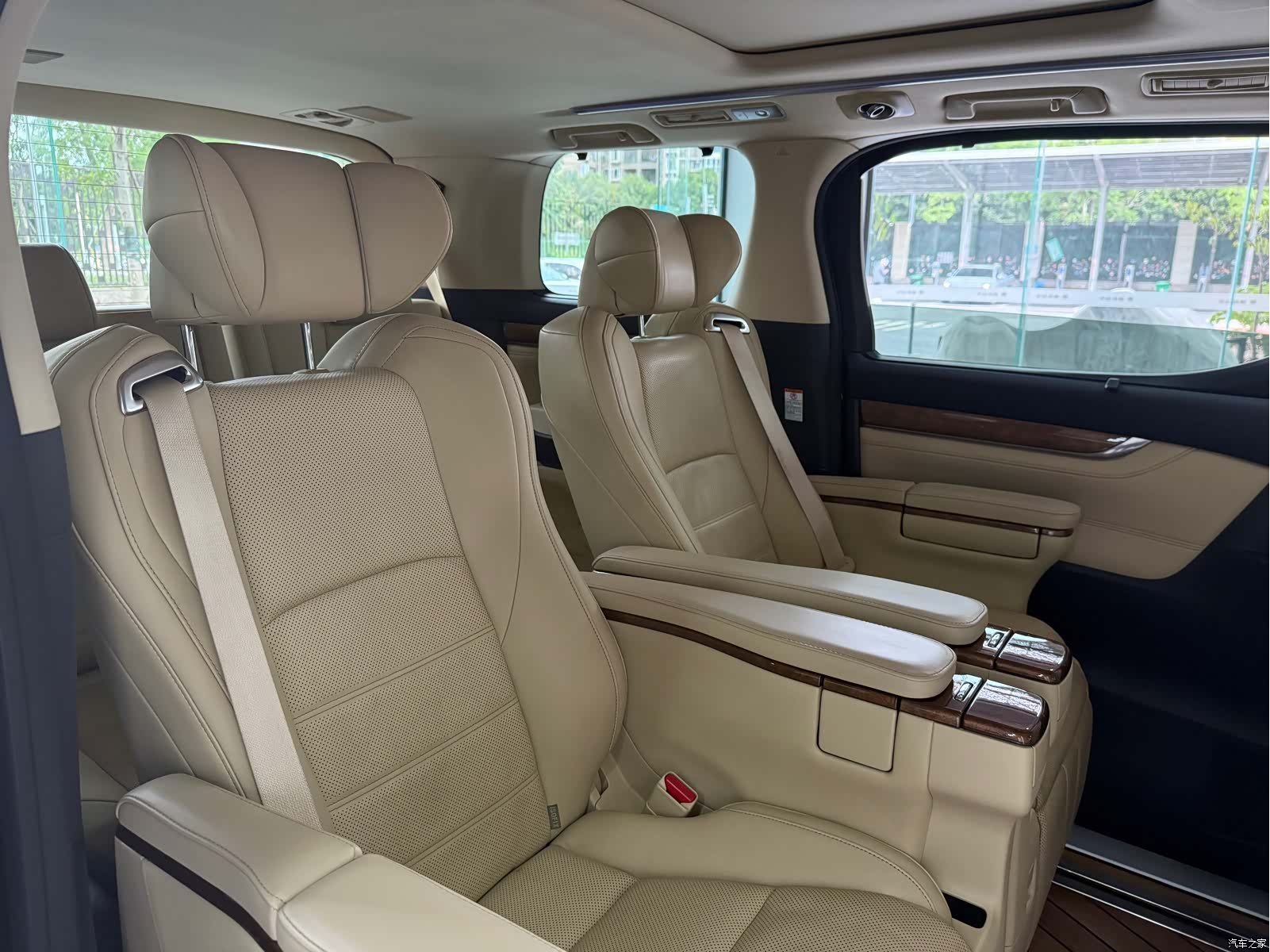 Toyota Alphard, 2017 все фото