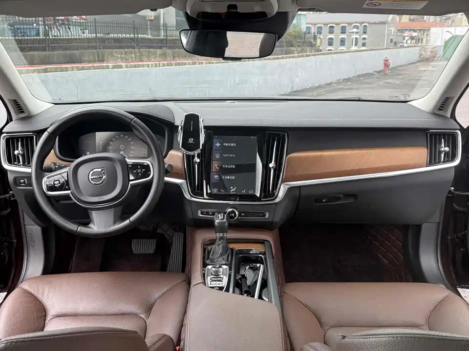 Volvo S90