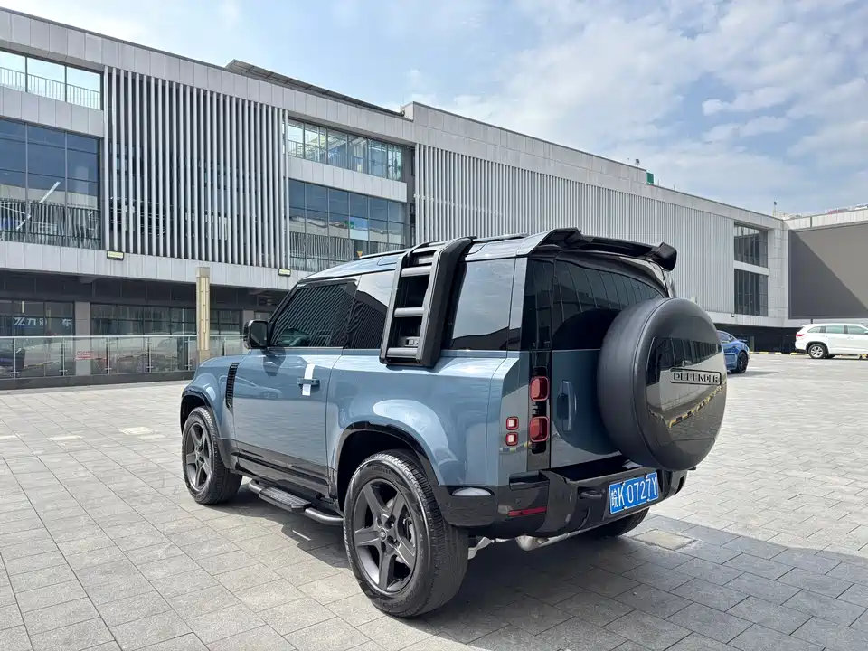 Land Rover guard