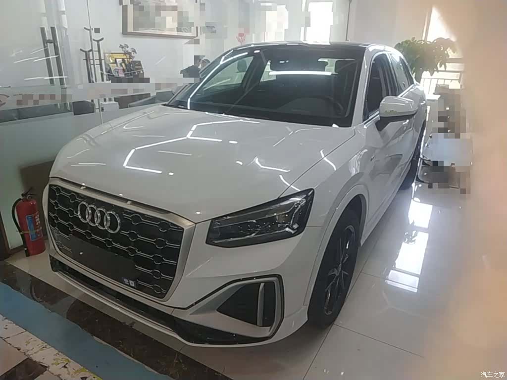 Audi Q2L, 2023 2