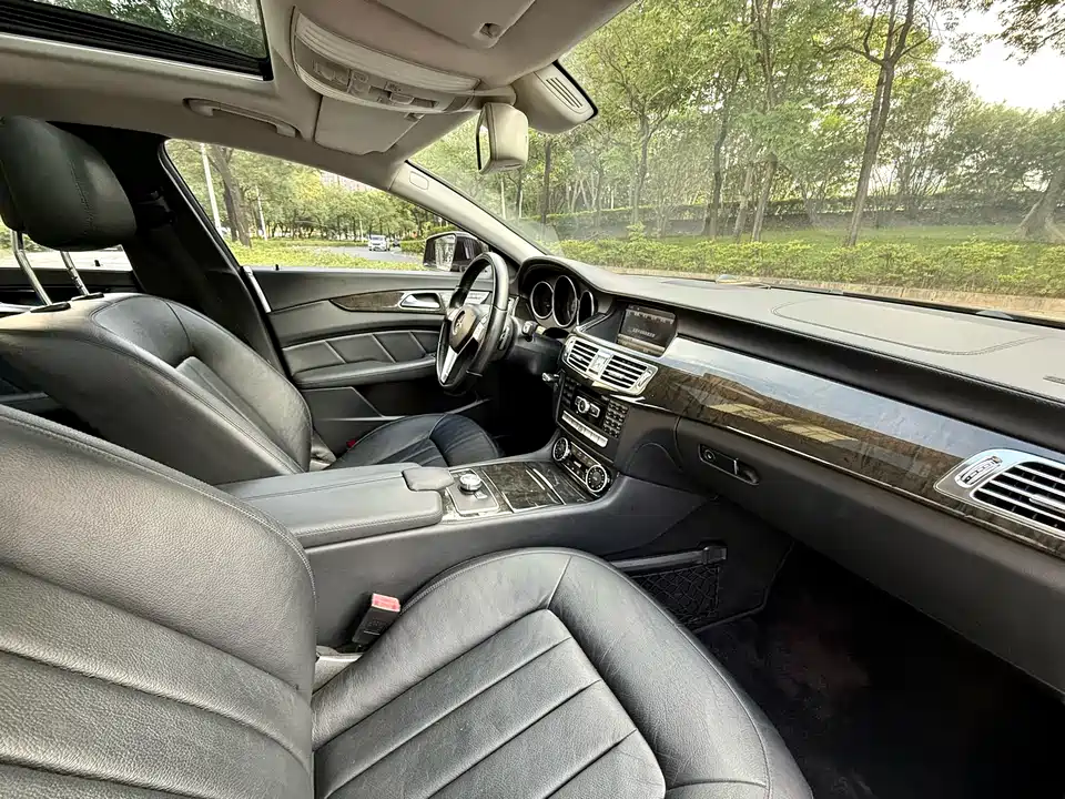 Mercedes-Benz CLS Mercedes-Benz CLS