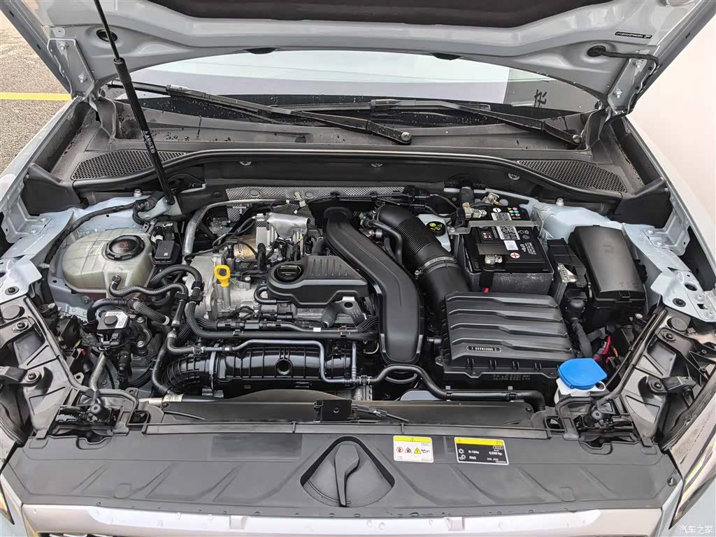 Audi Q2L, 2024 9